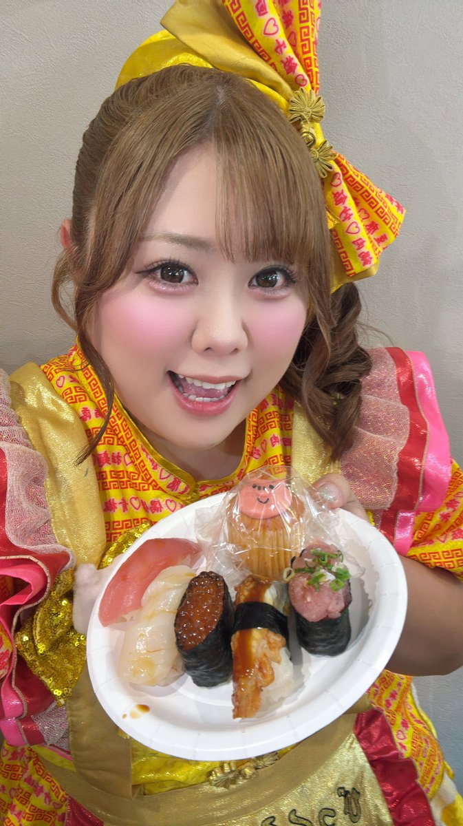 eri_bigangel's tweet photo. 🎂ふぃくふぇす！~とうかリアバSP~☀️
in豊洲PITありがとうございましたぁぁあ‼️‼️‼️

びっくえんじぇるマヨネーズ担当
111kgえりぴよです💛💛💛

いつもポカポカにこにこ元気で大好きなとうかちゃんのリアバverふぃくふぇす！に出演させていただき本当に楽しくて幸せでした😭💛

てかヘルシーいっぱい来てくれてて泣いた😭💖！！！前から開けてくれてた子も直前で決めてくれた子も対バン初な子も初めて会えた子もいつもありがとうさんも本当にありがとう🥲💖！！サプライズすぎたしきいろさん達も沢山見えてめちゃくちゃ安心したし、一緒に豊洲PITに来れたことがすんごく嬉しかったんだ、、アツい、、ご新規さんもいっぱいで幸😭💖！！！！
お見送り動画なんかめまぐるしくてうまく話せなかったけどどうだった？😵‍💫笑

豊洲PITすんごいでかかったなー！！！！
でもびっくえんじぇるもでかかったでしょ！！！（？）
素敵なステージに立たせていただけて本当に幸せな時間でした💛💛

改めてとうかちゃんおめでとうございましたーっ☺️💛