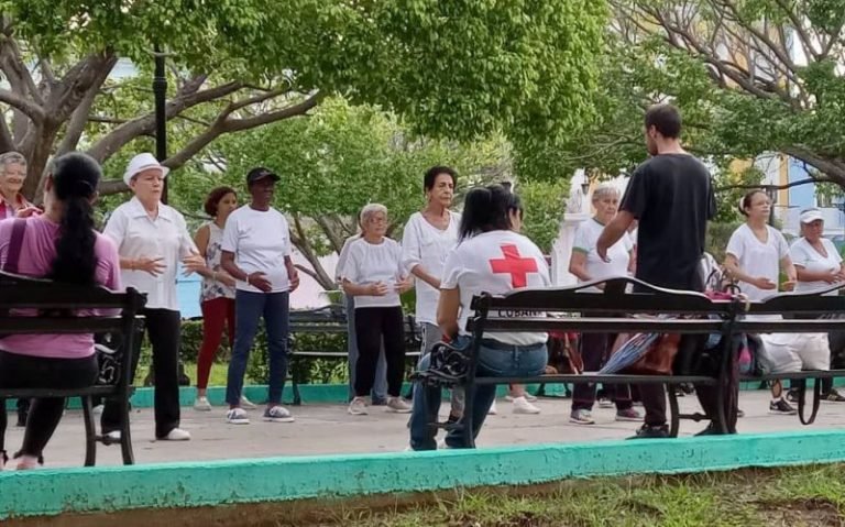 ServiMediCSS's tweet photo. #SanctiSpíritusEnMarcha congratula a personas mayores en su día internacional. El territorio arriba a este primero de octubre con el tercer índice de envejecimiento poblacional más alto de #CubaPorLaVida https://t.co/Vv8vCpbYNa