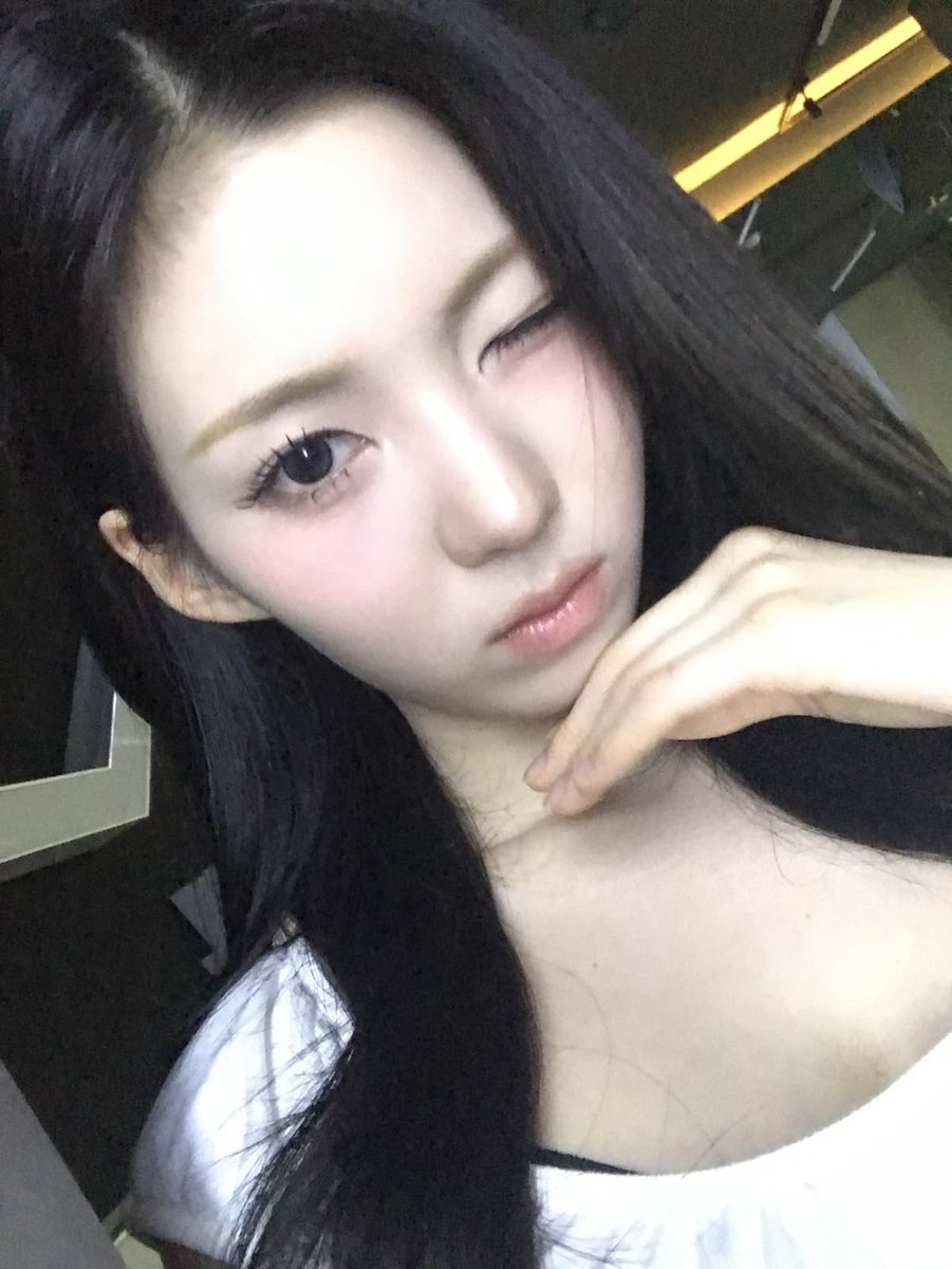 ifeye_base's tweet photo. 📸 | MEU stuns in newly shared pictures!
#MEU #미유
#ifeye #이프아이 https://t.co/7kRLVTd5UT