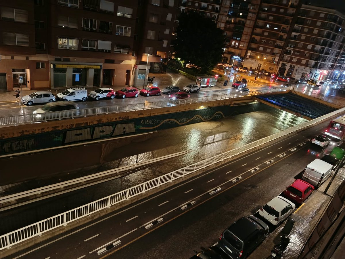 ade_caliz's tweet photo. @David_Alfafar @GVA112 A mi marido a pesar de la alerta de hace unas semanas donde se inundaron las salidas, calles...Le han quitado 191 euros https://t.co/bgbVU4VRZi