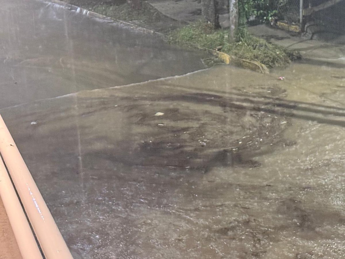 AbelMucino's tweet photo. Día 3
@CMAS_Xalapa Solicito su apoyo para desazolvar traga tormentas en calle Colima esq. Yucatán, Col. J.J. Panes. Están totalmente tapados y nos inundamos en cada lluvia. Se requiere camión Vactor.
Folio: 0355
@AytoXalapa
@alcalorpolitico
@MeganoticiasXAL
#Xalapa https://t.co/cdY6kdGD7G