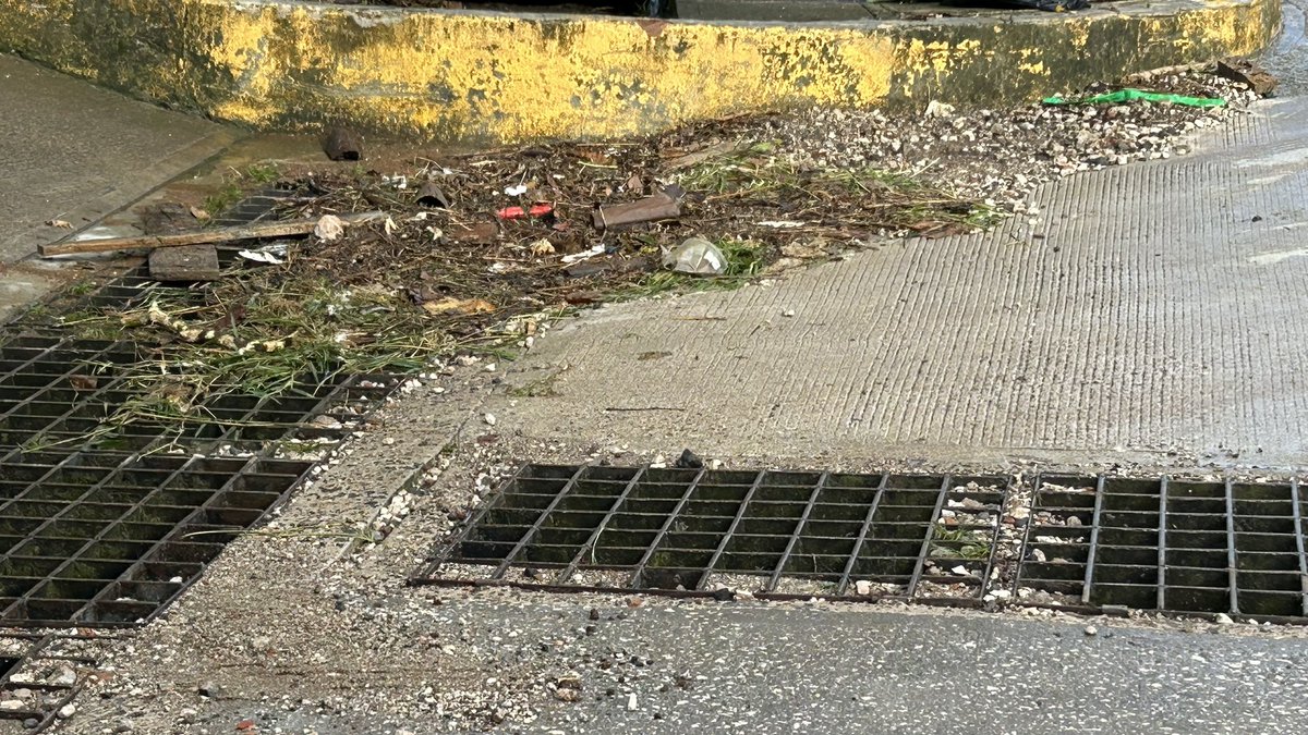 AbelMucino's tweet photo. Día 3
@CMAS_Xalapa Solicito su apoyo para desazolvar traga tormentas en calle Colima esq. Yucatán, Col. J.J. Panes. Están totalmente tapados y nos inundamos en cada lluvia. Se requiere camión Vactor.
Folio: 0355
@AytoXalapa
@alcalorpolitico
@MeganoticiasXAL
#Xalapa https://t.co/cdY6kdGD7G