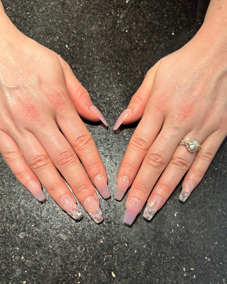 MistiMaclean's tweet photo. Check out this gorgeous manicure by Celina! Book your next appointment at Azana Salon and Spa online. https://t.co/b6tnv5WSgY