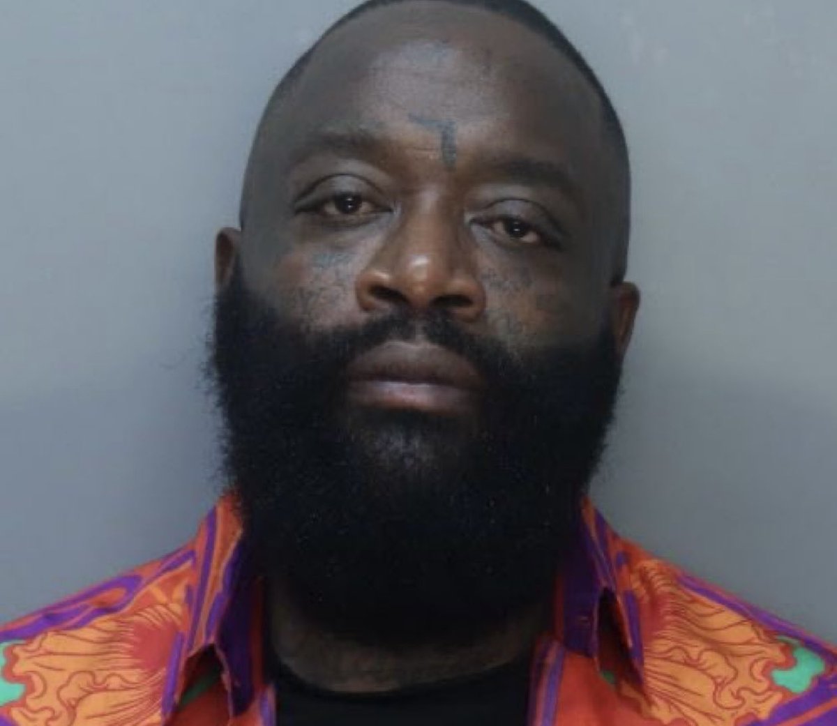 SaycheeseDGTL's tweet photo. Rick Ross arrested by Miami Beach Police for battery by strangulation and domestic battery. He’s in Miami-Dade jail. https://t.co/ivJnSnLoRF