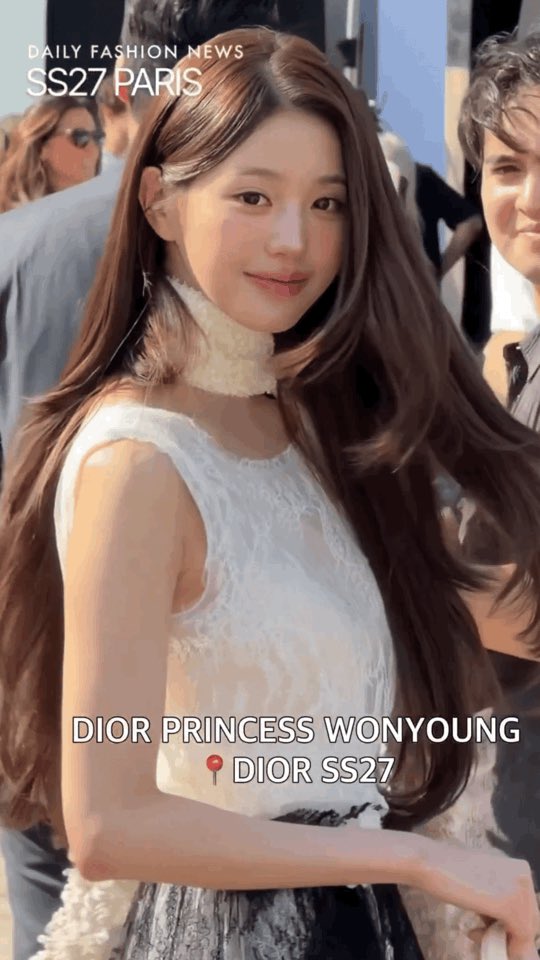 Sanaccx8's tweet photo. Look at her

WONYOUNG IN DIOR
#WonyoungDiorSummer27
#JANGWONYOUNG
#WONYOUNG
#DiorSummer27 @Dior https://t.co/FNvv7vKxMw
