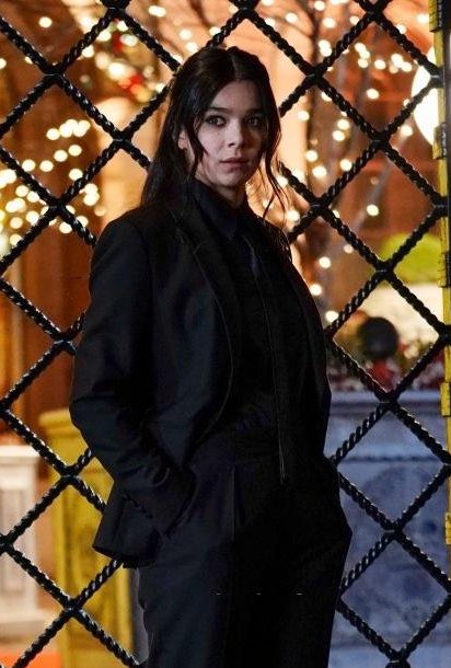 simplybishova's tweet photo. kate bishop in this suit > https://t.co/JaIvbguSzh