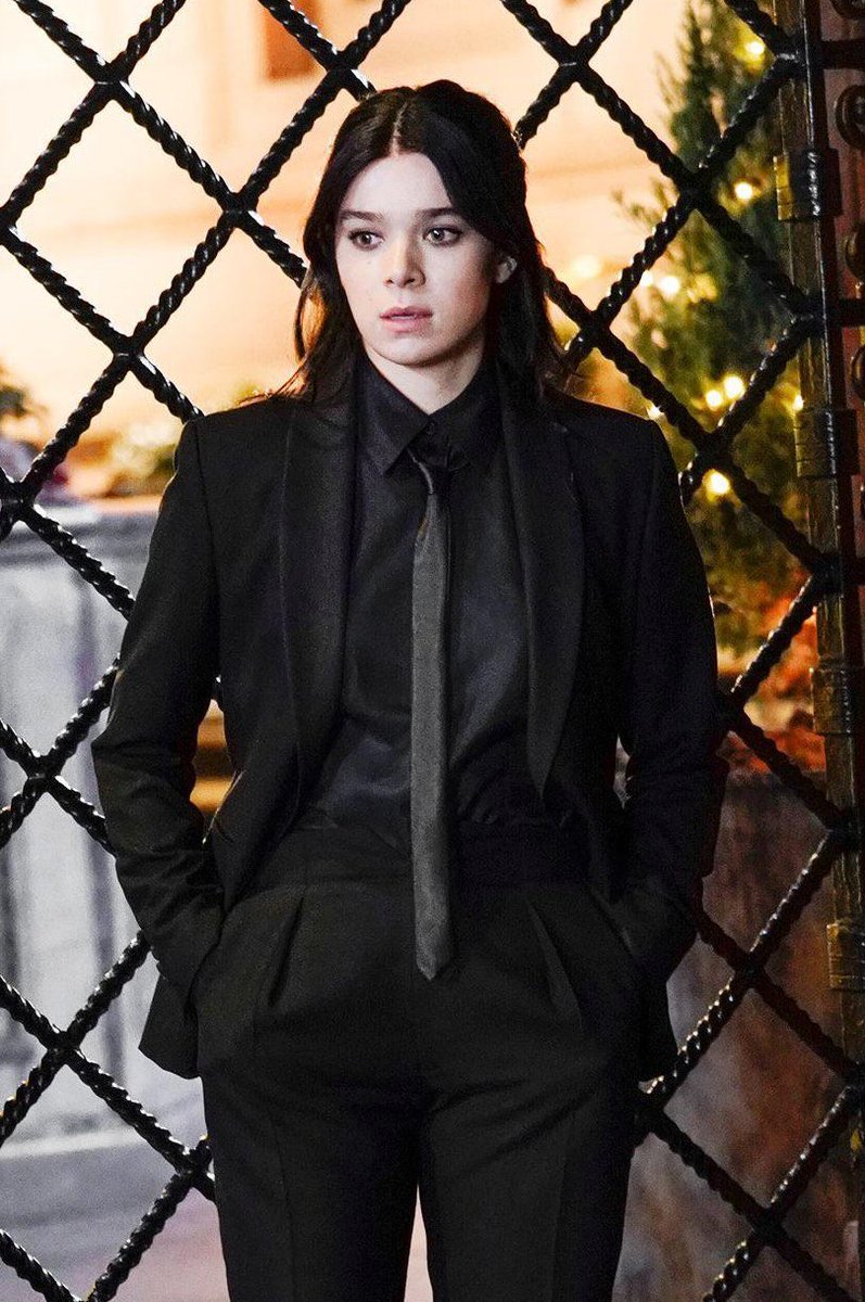 simplybishova's tweet photo. kate bishop in this suit > https://t.co/JaIvbguSzh