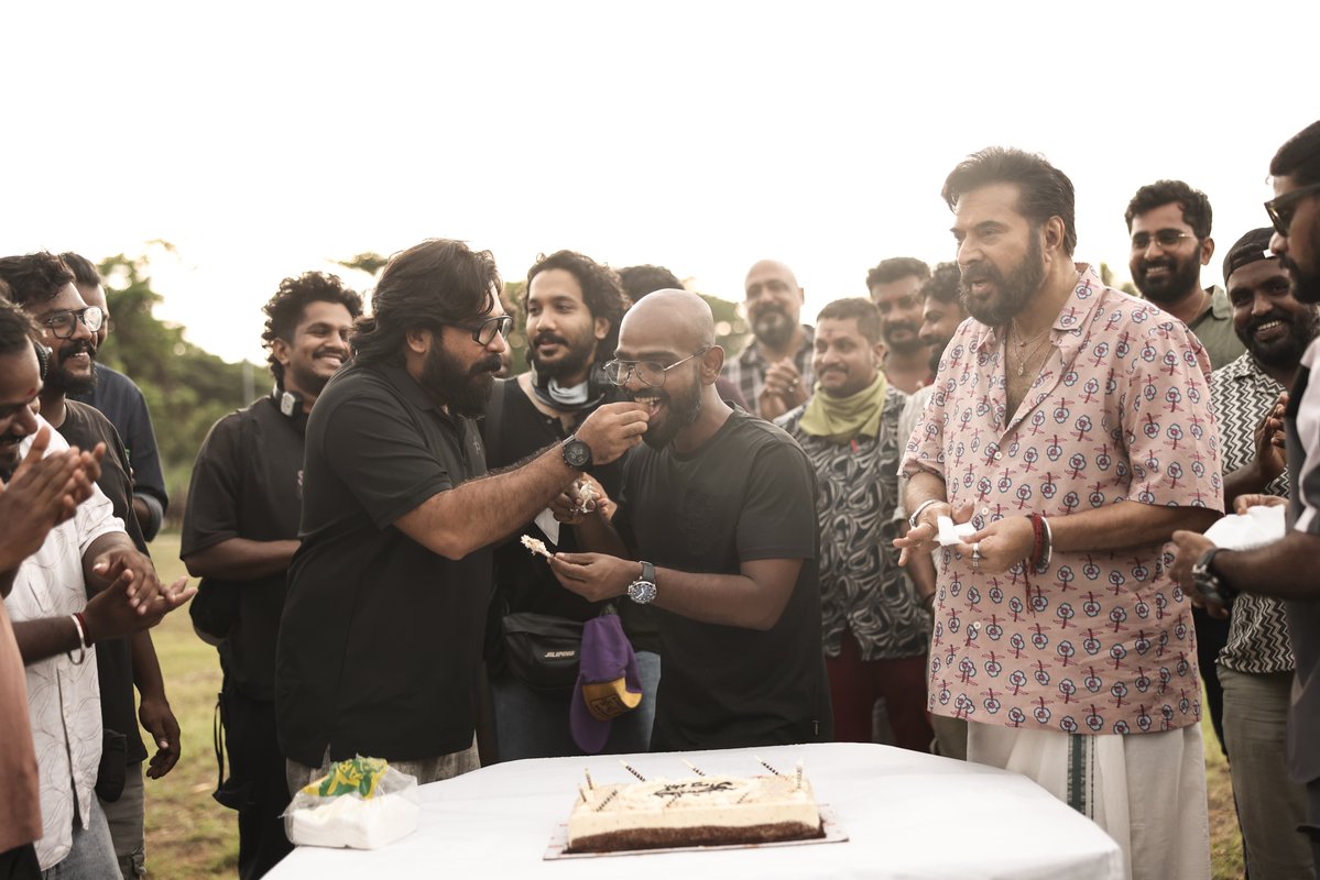 MKampanyOffl's tweet photo. Celebrating the man behind the lens! 🎥❤️

A special birthday celebration for Our DOP Jimshi Khalid on the sets of #Mela. Here’s to capturing many more beautiful frames and creating magic through the lens. ✨

Happy Birthday, Jimshi! 🎂❤️

#Mammootty #MammoottyKampany #NithishSahadev #JimshiKhalid