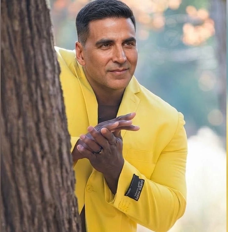 shambhav15's tweet photo. Akshay Kumar watching the hero Indian pilot’s story: https://t.co/NCJtilG4UX