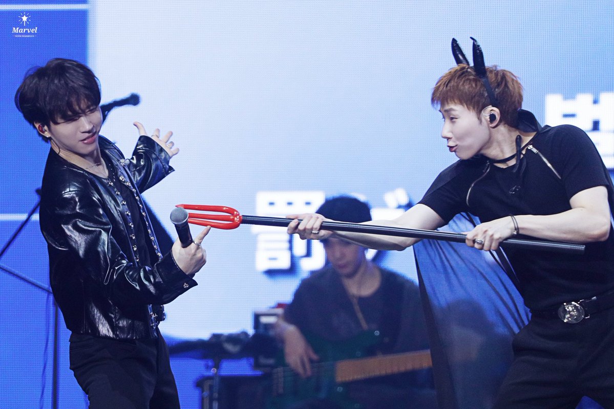 wh_marvel's tweet photo. 남초딩 vs 규초딩

260922 무한대집회5 일본 

#인피니트 #INFINITE #남우현 #우현 
#무한대집회5 #김성규 #성규 https://t.co/cXYl4XKS9e