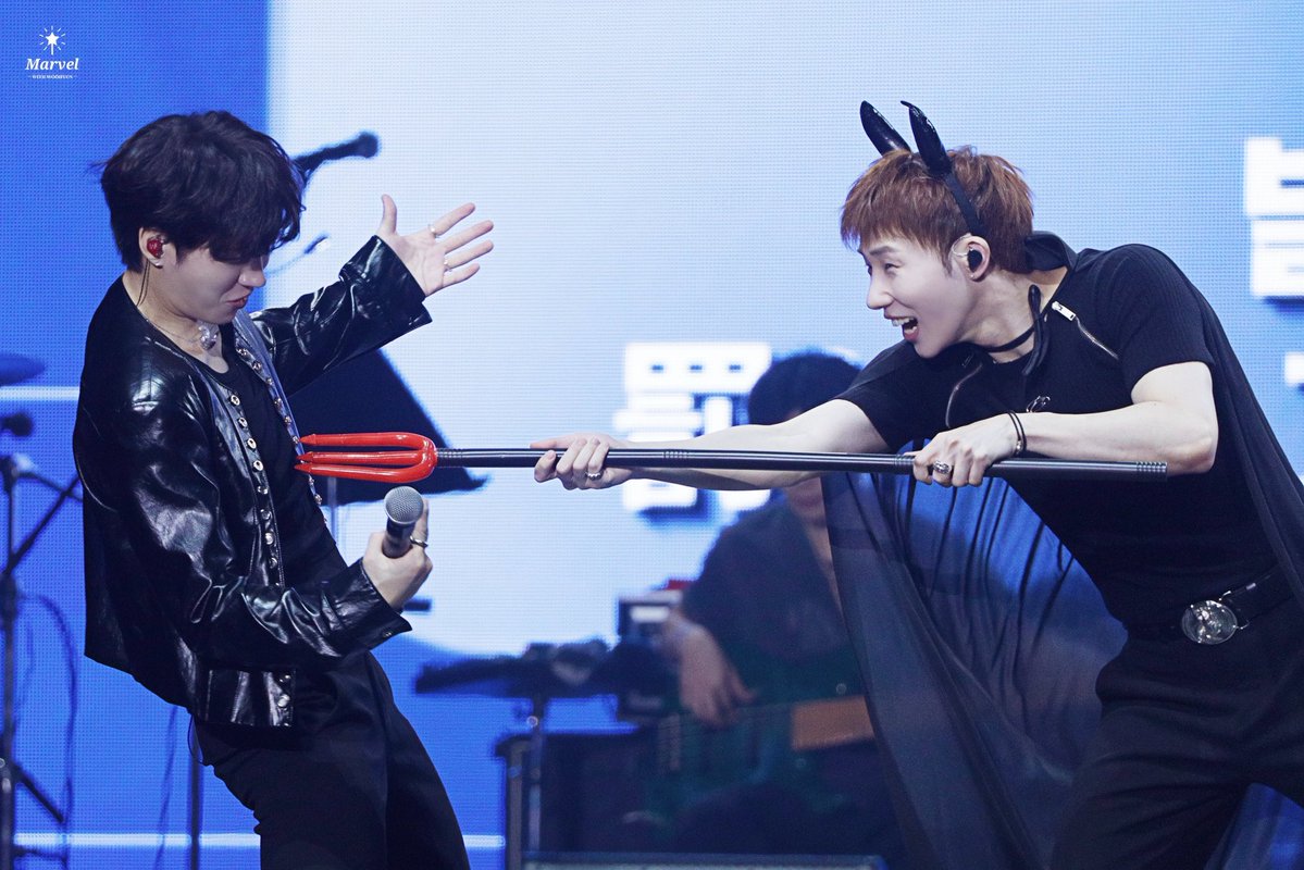wh_marvel's tweet photo. 남초딩 vs 규초딩

260922 무한대집회5 일본 

#인피니트 #INFINITE #남우현 #우현 
#무한대집회5 #김성규 #성규 https://t.co/cXYl4XKS9e