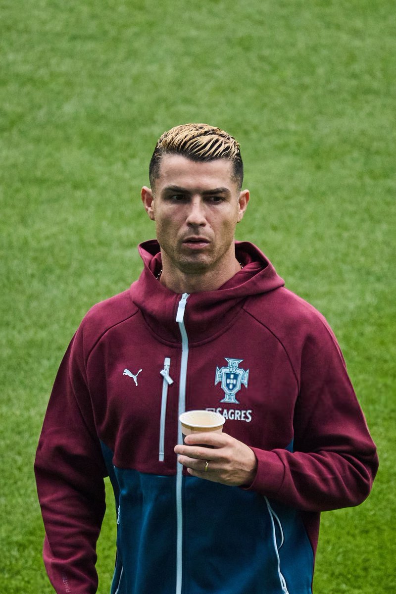 MousaQi's tweet photo. صحفي SPORT TV من أمام مقر إقامة المنتخب البرتغالي في كوبنهاغن:

سواء كان الأمر مفاجئًا أم لا، لا يوجد اليوم أي شخص أمام فندق المنتخب بانتظار خروج اللاعبين..

والأمر اللافت أن هذا لم يفاجئ أحدًا على الإطلاق! https://t.co/hBB8kEWn2h