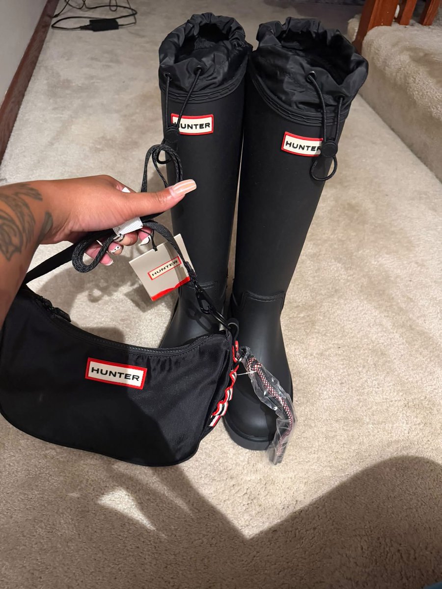 NunnieTheG's tweet photo. I gotta get this set 😍😍😍😍😩 https://t.co/w2KFDXtZaC