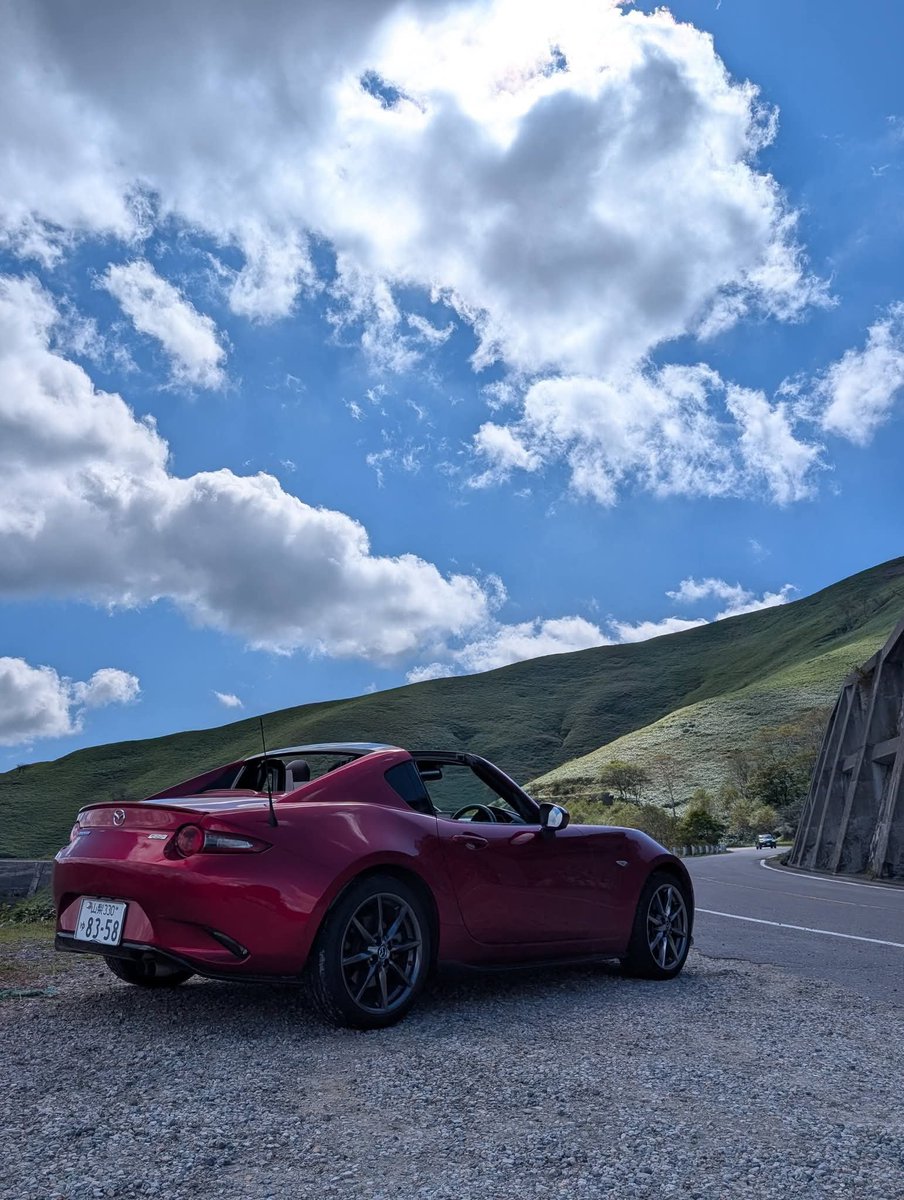 maikakks's tweet photo. 久しぶりのビーナスライン
🚗🚗　そして晴れ☀️
上は霧？雲の中？だったけれど楽しかった〜❣️9/24
#ビーナスライン #マツダ #ロードスター #ロードスターRF https://t.co/xUPwVrZiKx