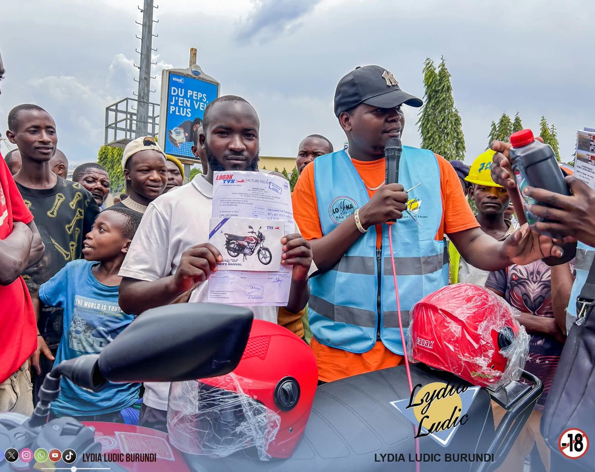 LLBurundi's tweet photo. Encore une TVS Kayuki remportée ! 💃🔥🔥

Devinez où cela s’est passé ? ❓
Ce chanceux de la ville a remporté une toute nouvelle moto TVS Kayuki dans la Tombola WEHOKUKI, avec un ticket de seulement 2 000 FBu ! 🥳🥰

 Tentez votre chance et laissez WEHOKUKI vous gâter aussi. 🍀🔥 https://t.co/Gxcgz1W8tQ