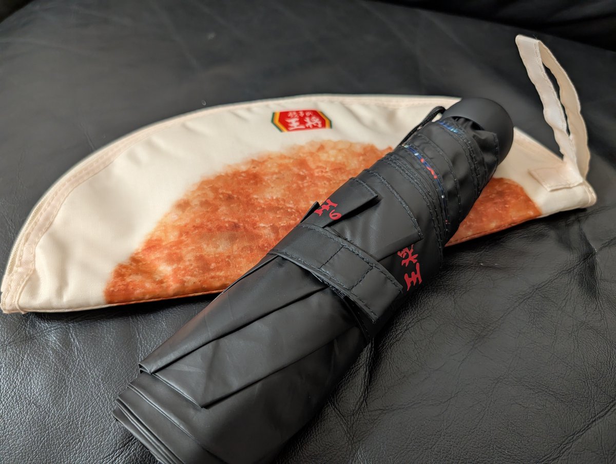 momota's tweet photo. 餃子の王将 かさ・餃子型カバーを手に入れた https://t.co/BNOxI5wPp9