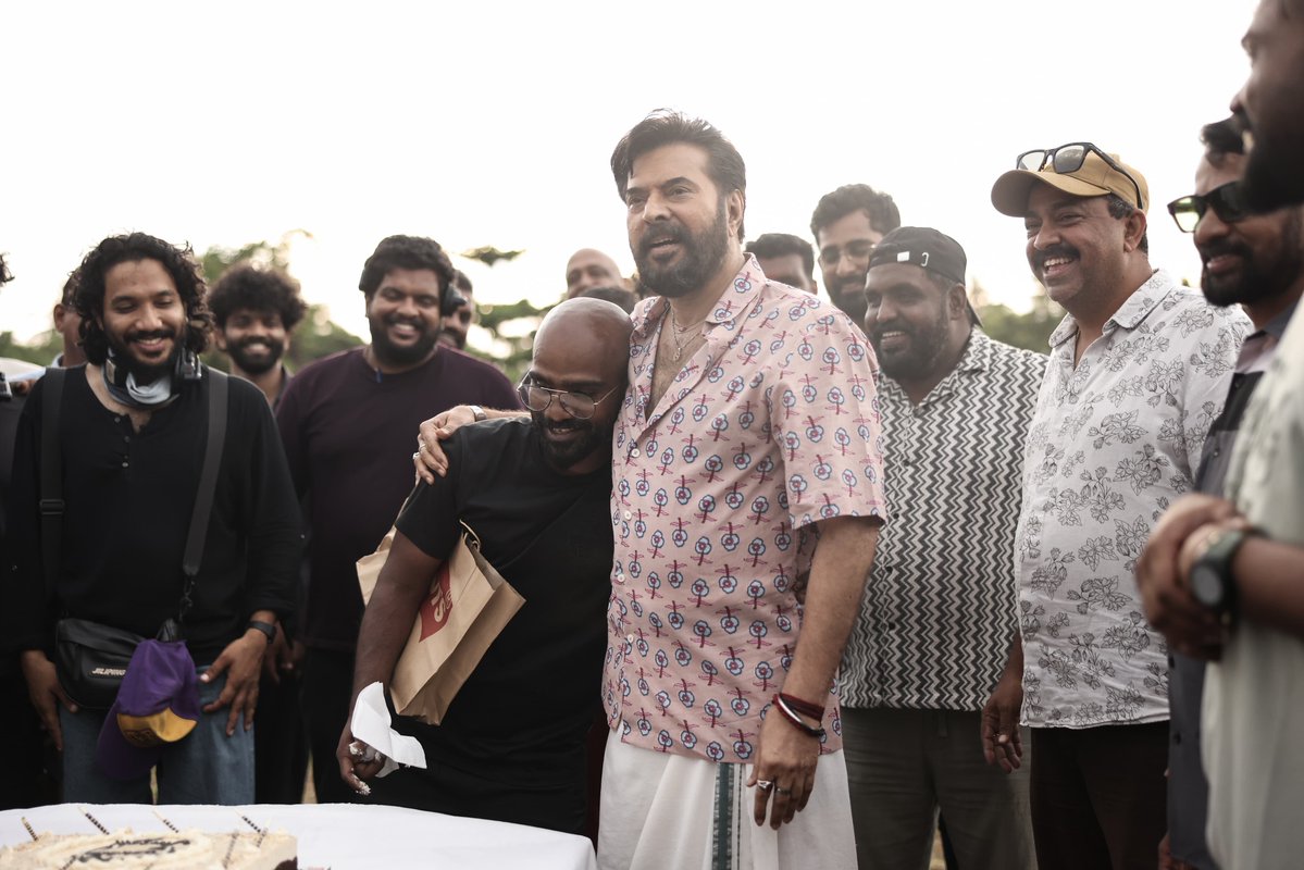 MKampanyOffl's tweet photo. Celebrating the man behind the lens! 🎥❤️

A special birthday celebration for Our DOP Jimshi Khalid on the sets of #Mela. Here’s to capturing many more beautiful frames and creating magic through the lens. ✨

Happy Birthday, Jimshi! 🎂❤️

#Mammootty #MammoottyKampany #NithishSahadev #JimshiKhalid