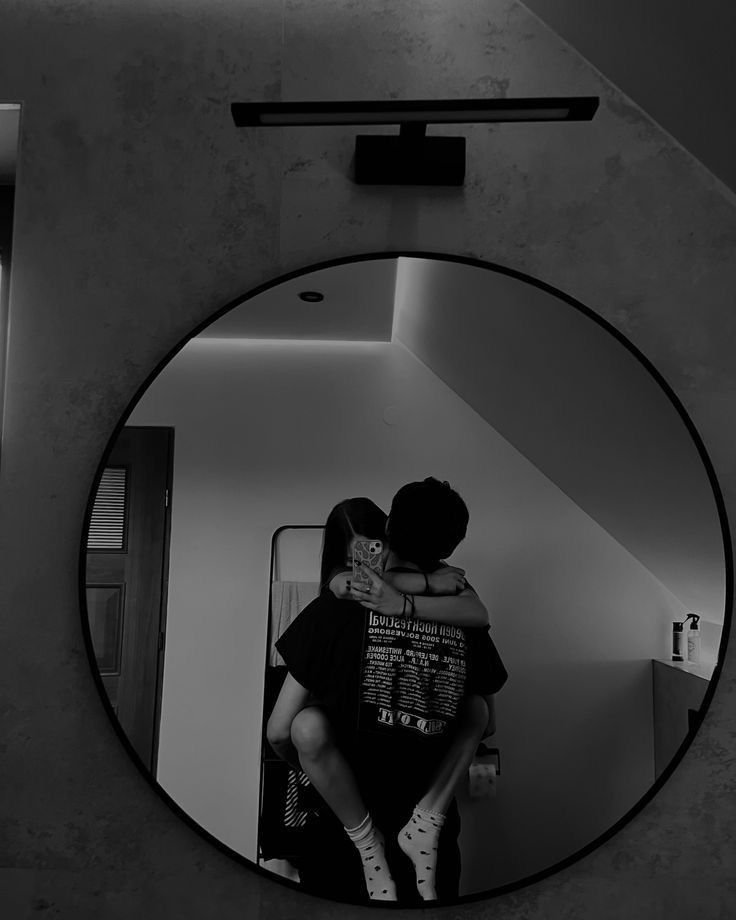 Alestlavine's tweet photo. FELIZ ANIVERSÁRIO, MEU AMOR! Eu te amo tanto, quero te fazer mil vezes mais feliz pois você merece o mundo.   Você sempre será a melhor coisa que aconteceu na minha vida❣️💍 https://t.co/Jgef2bVsMZ