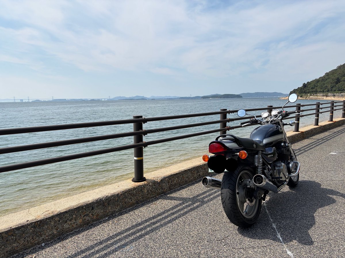 momochan_billy's tweet photo. 先日
岡山まで2泊3日ツーリングに行ってきました
渋川海岸の美しさと鷲羽山からの景色に癒されました✨
#ゼファー750 #岡山 #渋川海岸 #鷲羽山 #瀬戸大橋 https://t.co/yckSbd9Xea