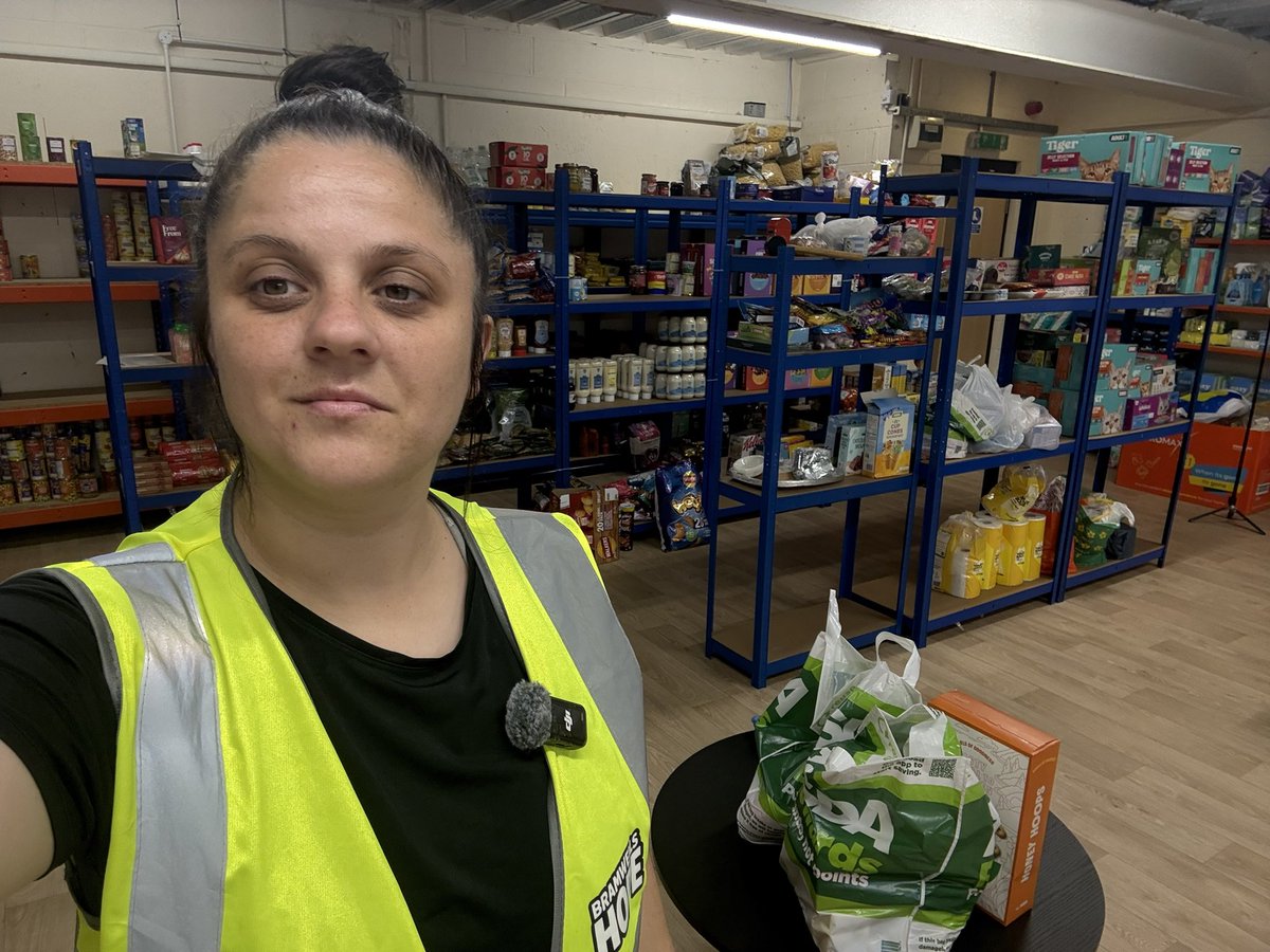 tanishabramwell's tweet photo. I’ve just completed a delivery to a local woman. 

She has two children, one dog and is the sole provider. 

She asked for food, gas and electric. 

She kept repeating “thank you” over and over as we delivered the food, and topped her meters up. 

She kept repeating that without she doesn’t know where she would have been. 

Gas. Electric. Food. All necessities not luxuries. 

As the year continues and the cold weather arrives things will begin to get harder for families and children. #foodbank
