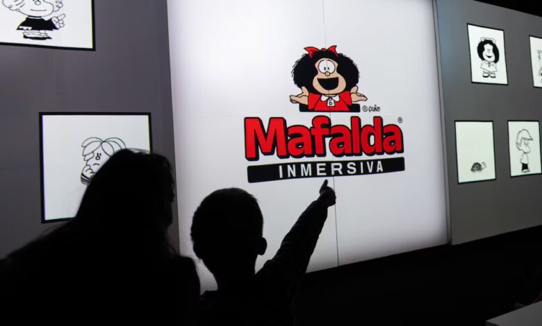 entrecomunesve's tweet photo. #EnFotos | Argentina rinde homenaje a Mafalda con muestra que combina arte, emoción y tecnología

#1Oct https://t.co/P83CqJlitP