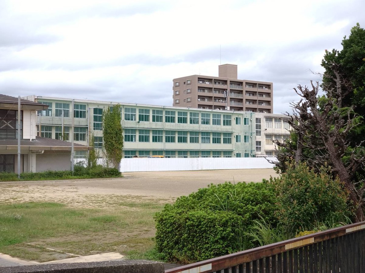Mitsuo_Nagakubo's tweet photo. 浜松市に開設予定のインターナショナルスクールの着工が始まった様です。

これは現在の多文化共生政策上、インド人等を主体としたものになると予想され、浜松市が犯罪率の高いインド人等の受け皿にされようとしています。

野放図に犯罪率の高い外国人を受け入れたら我が国の治安は益々悪化し、危険が増大化します！
断固反対します！