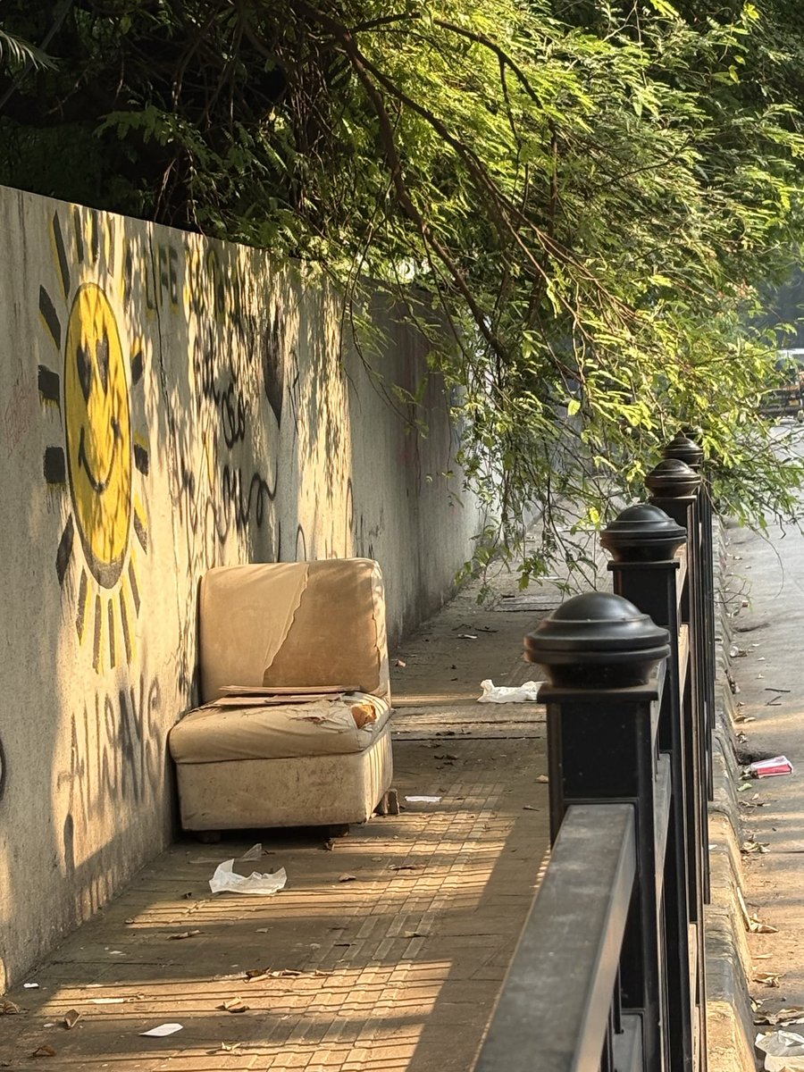 ModelsStarlight's tweet photo. @mybmcwardKW this is the state of the pavement outside Samarth Aishwaria in lokhandwala Andheri West. How will we use it https://t.co/2aeYbexLj8