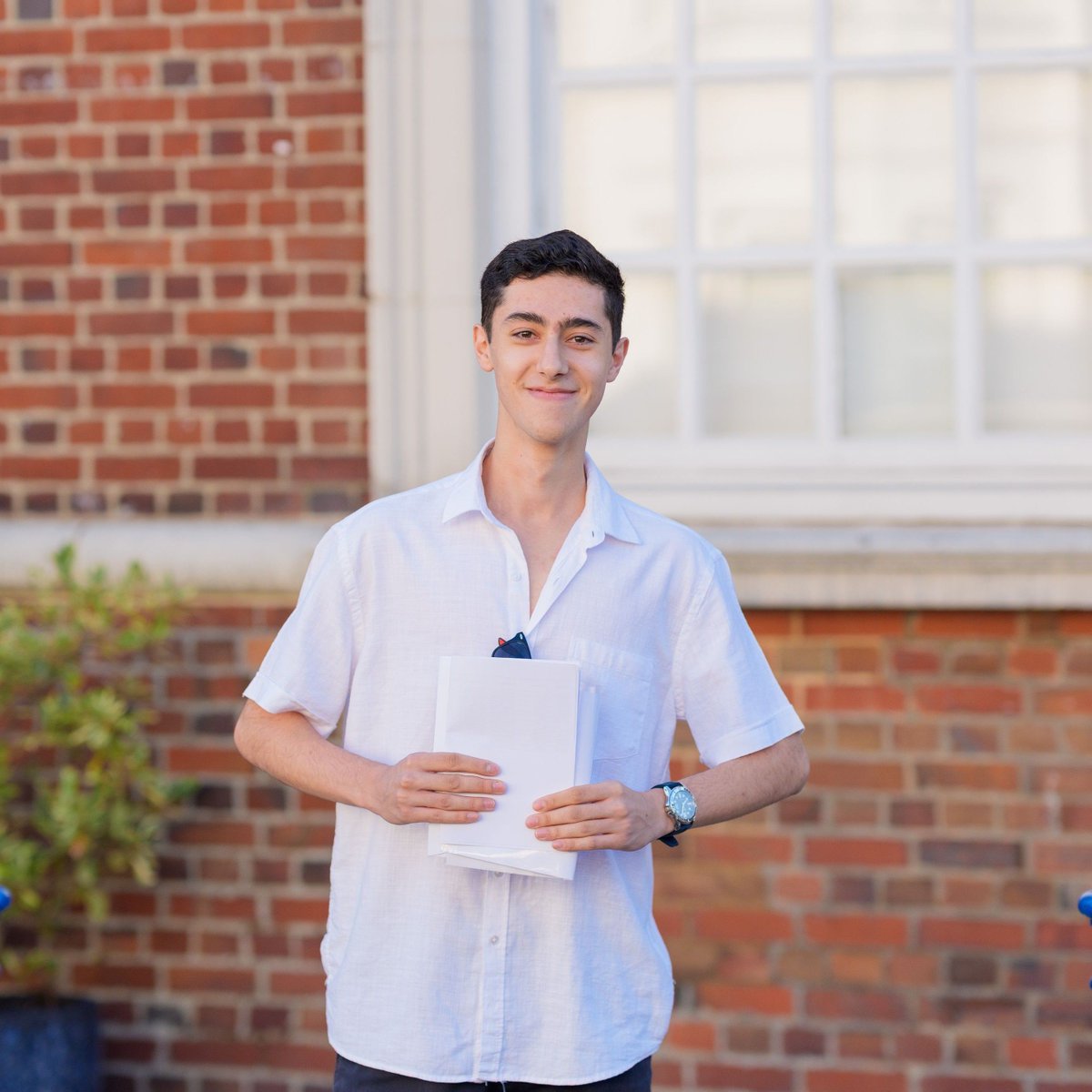 Bramptoncoll's tweet photo. “You walk in and walk out with the best grades you can achieve.”
When Yousef joined Brampton College, he was looking for a place that would help him fulfil his academic goals. 🎥 Watch the video of his interview by clicking on this link: https://t.co/oysonzATMr
#ALevelSuccess https://t.co/K74cJZxc1q