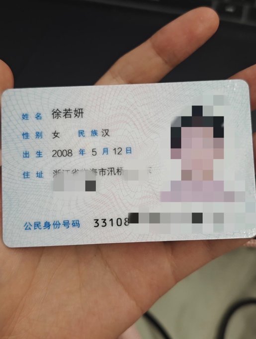 JeremyG32040255's tweet photo. 大学就是好，不用写作业

有人要锐评我的福吗

1：看福    2：看🐻

Luo照  实况！！不要🚪看了别说黑就行 https://t.co/j8oPxHxlwm