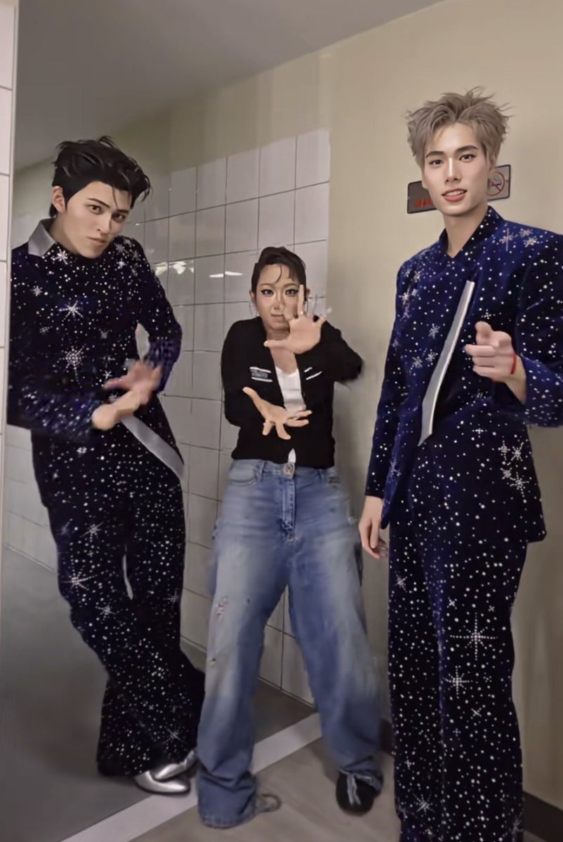 PhuwinOfficial's tweet photo. ➖📹TikTok @phuwintang Repost :

เข้าคลาสตต101กับจาร

💞 ғᴏʟʟᴏᴡ ᴛɪᴋᴛᴏᴋ : phuwintang03
Like 🤍 Comment 💬 Share ↗️

1OCT Omnistar PHUWIN
❥@phuwintang🍯
#phuwintang
#BlackCardPHUWIN https://t.co/54enDFa2a5