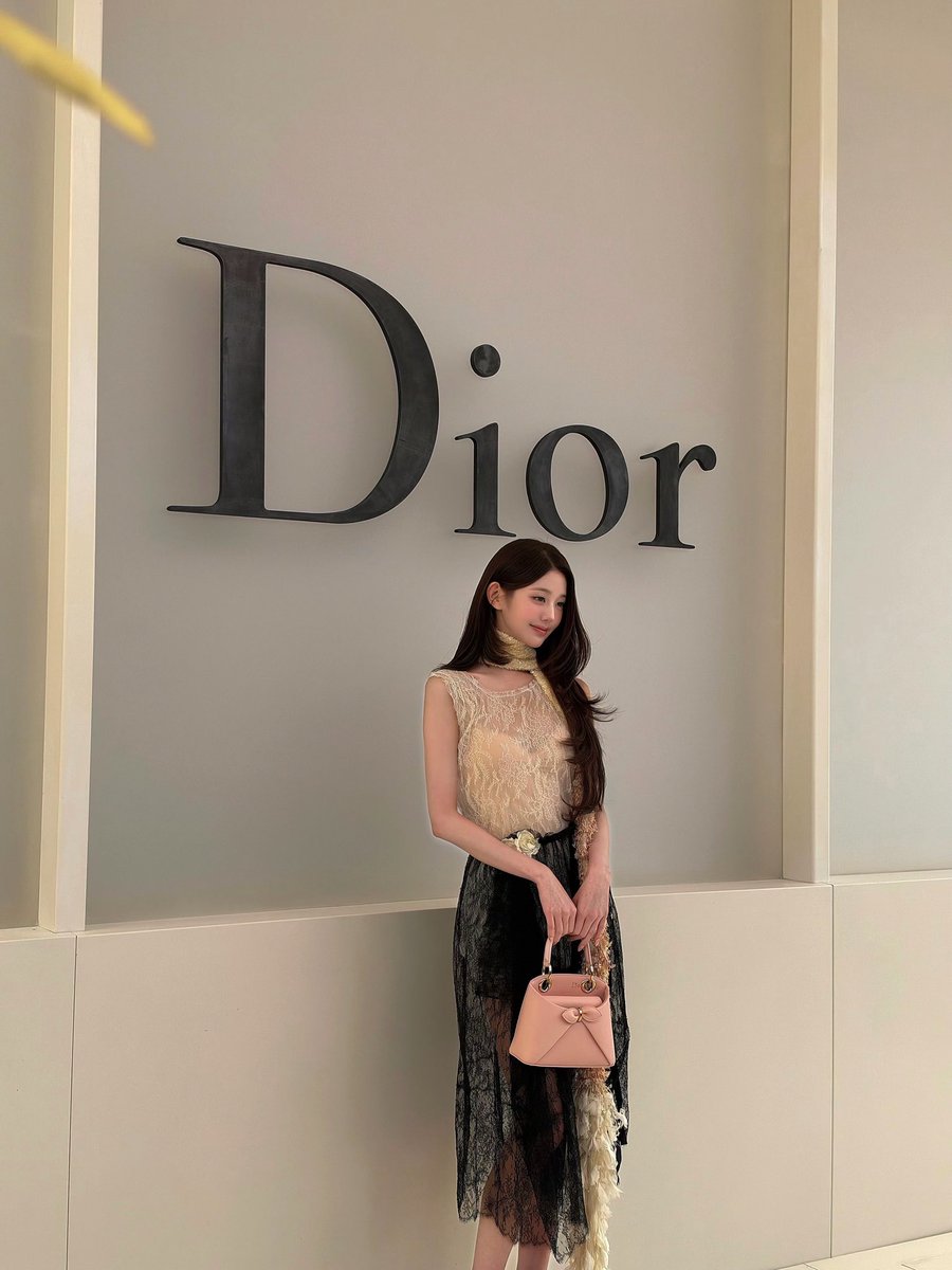 wsnbbybb's tweet photo. The most stunning sight at Paris Fashion Week is Wonyoung.
Her elegance is beyond words, she was born for the Dior runway.

WONYOUNG IN DIOR
#WonyoungDiorSummer27
#JANGWONYOUNG
#WONYOUNG
#DiorSummer27 @Dior https://t.co/0c4ng0lBK7