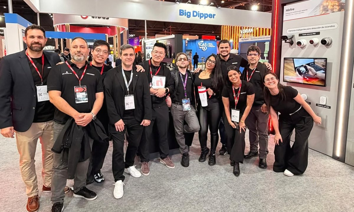 Enfasys's tweet photo. 🔴 #Hikvision y Big Dipper presentaron en Intersec 2026 soluciones de alarmas e incendio que expanden el negocio de los integradores más allá de la videovigilancia. El trabajo conjunto busca ofrecer herramientas tecnológicas completas para el canal.

🔗 https://t.co/igBnplqLhw https://t.co/DbK5RsHgZB