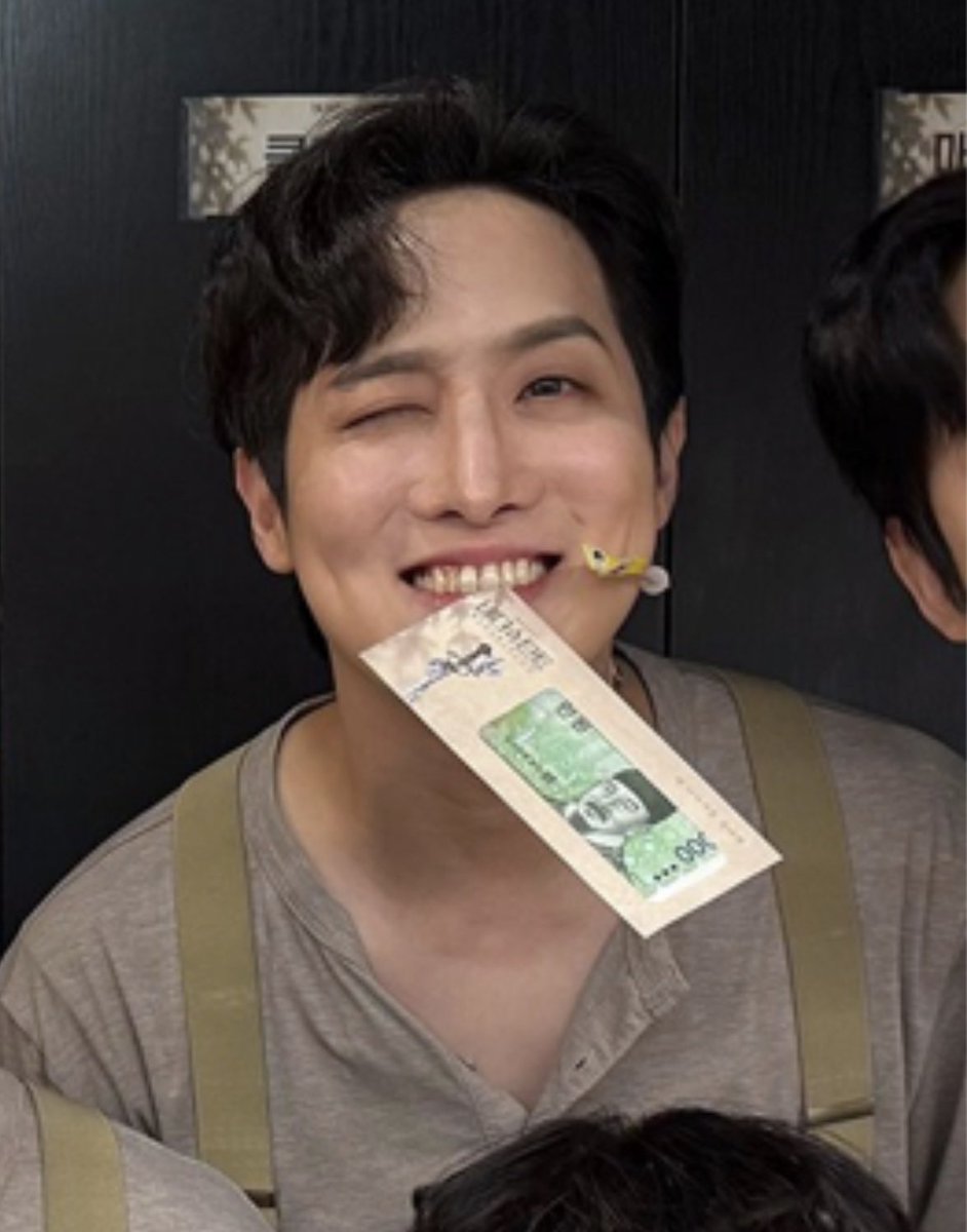 moyoimmida's tweet photo. 수상한데
왤케 잘해주시지
뭘원하는지 정확히 알고 잇잔아 . 아사실원해보진않앗지만말이그렇단거죠네 https://t.co/0OY9nQSse1