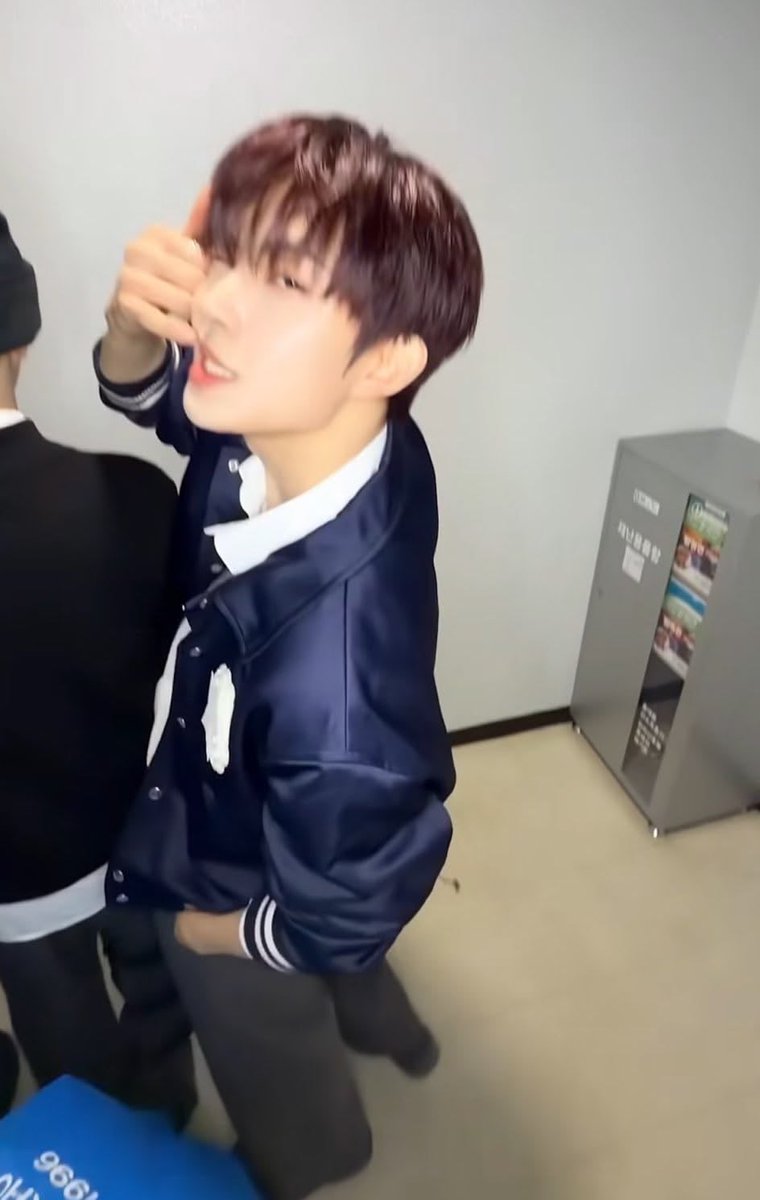geoncathexis's tweet photo. 순간캡쳐 왤케좋음 https://t.co/4sP3gswrMz