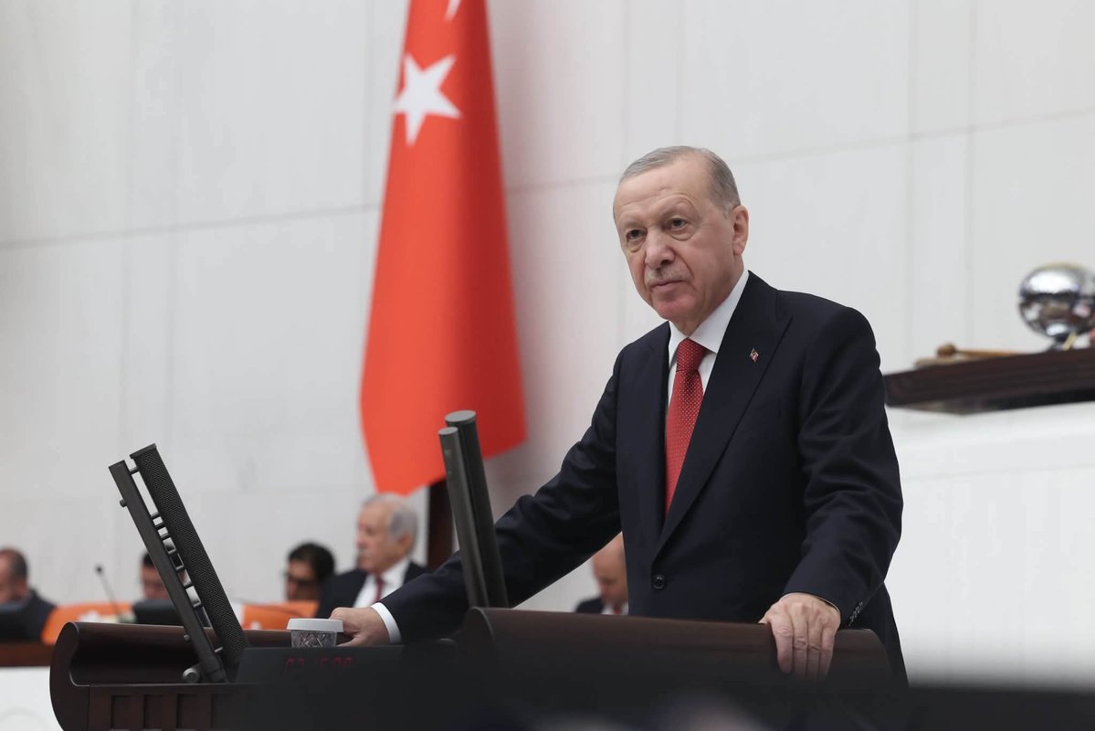 mvmustafaoguz's tweet photo. 📍 Genel Kurul | TBMM

Millî iradenin tecelligâhı Gazi Meclisimizde, Cumhurbaşkanımız Sayın @RTErdogan ’ın teşrifleriyle 28. Dönem 5. Yasama Yılı’nın açılışını gerçekleştirdik. 🇹🇷

Yeni yasama yılı; ülkemiz, milletimiz ve demokrasimiz için hayırlı olsun.

Türkiye Yüzyılı hedeflerimiz doğrultusunda, aziz milletimizin emanetini daha güçlü bir Türkiye için taşımanın gayretiyle; Gazi Meclisimizde ülkemiz ve Burdur’umuz için çalışmaya, üretmeye ve eser kazandırmaya devam edeceğiz.

🇹🇷 Milletimiz için durmadan, yorulmadan çalışmaya devam.