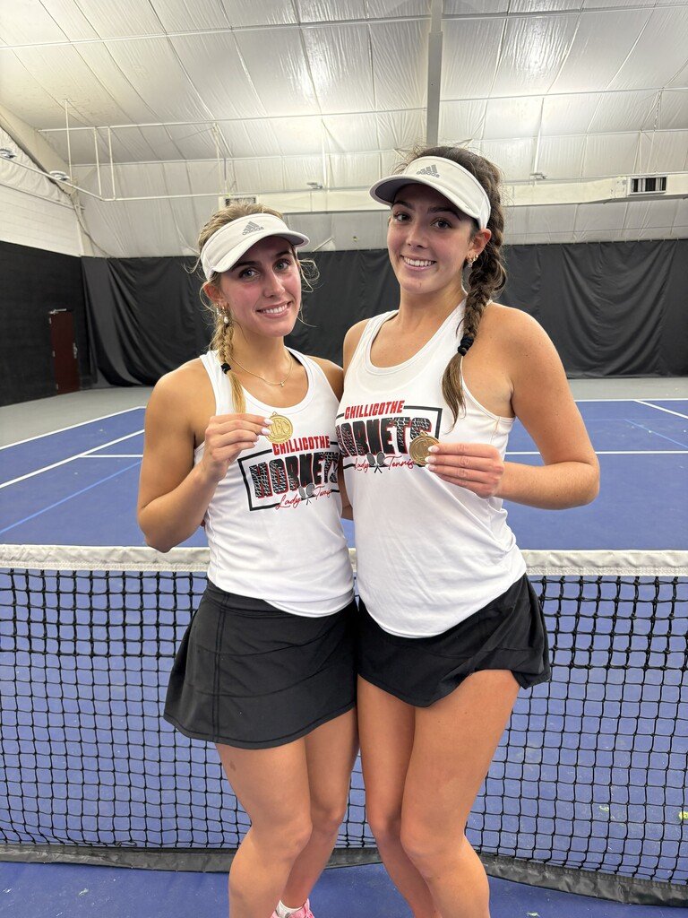 ChillicotheR2's tweet photo. Congrats to our back-to-back MEC Conference Doubles Champs: Lexy Smith & Lydia Bonderer!
Shoutout to our 3rd place doubles team: Isabel Nagel & Anya Mooreβgreat work!
So proud of you all. Go Hornets! π€β€οΈ
#GoHornets #HornetPride #BlackAndRed #MEC https://t.co/EOpe2quUyg