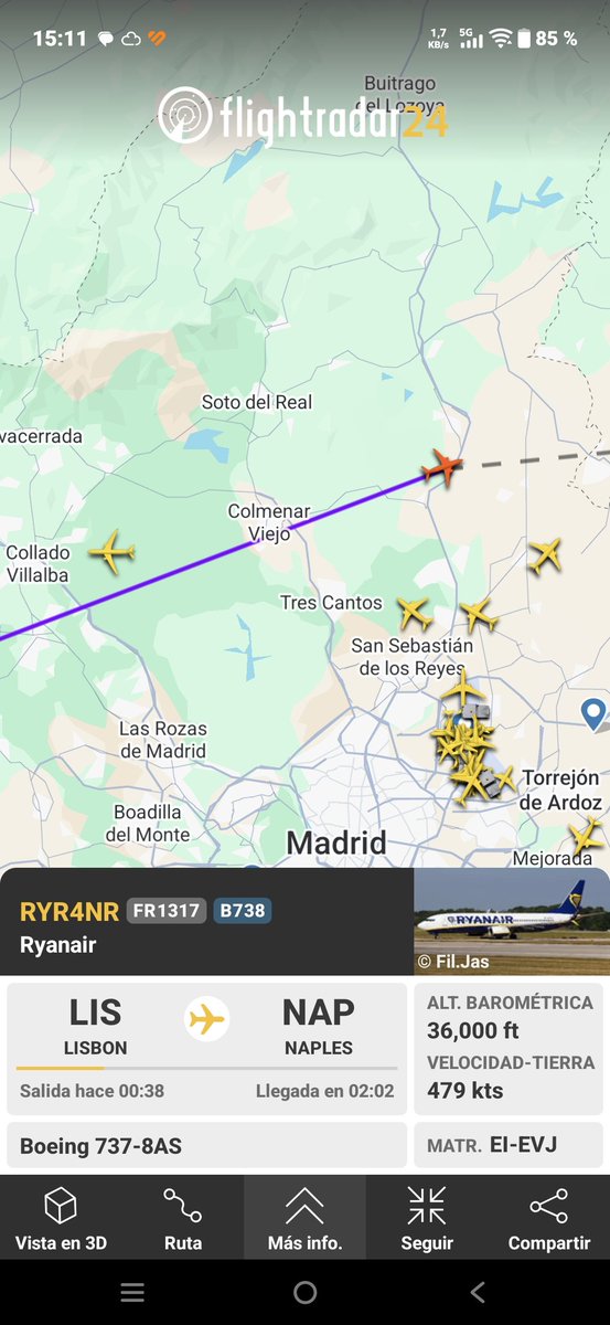 Miguelitocomotu's tweet photo. Para sorpresa de nadie, otro vuelo de los mierdas de @Ryanair pasando por la aerovía que no existe encima de mi casa. https://t.co/Lm6CQOTviL