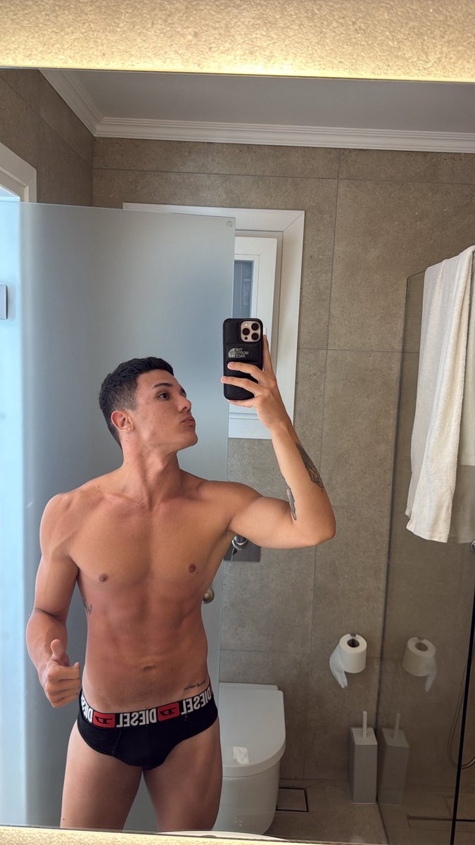 fiorentflo's tweet photo. https://t.co/6PWlEwAM7R batendo uma no tesao 🥵🔞 https://t.co/U21TPB1Lmk