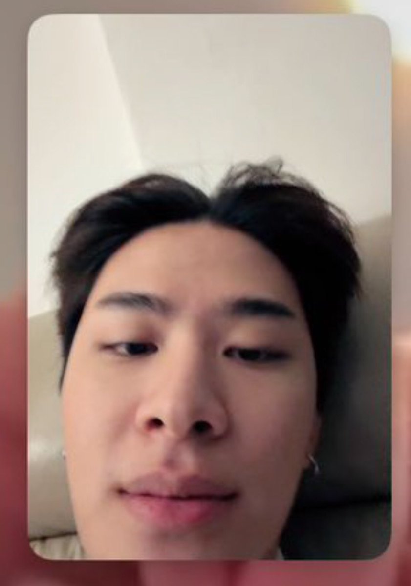 IINK569's tweet photo. @thaichayanon โคตรลุง 555555555555555 หลานโทรมาอวดการ์ด 566555555555555555555555555555555 https://t.co/pfm7bxXONs