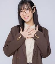 2zFmeEtqaqoBm9c's tweet photo. マジでどこかのメガネメーカーがスポンサーについて林仁愛モデルを売り出してCM起用してくれんかな。若年層に対する新時代のメガネ女子ロールモデルになれるポテンシャルはあると思うし、若い子供達に「メガネって実はオシャレなんだよ」ってポジティブなメッセージ与えられる存在になると思うんだが。

#林仁愛 #juicejuice