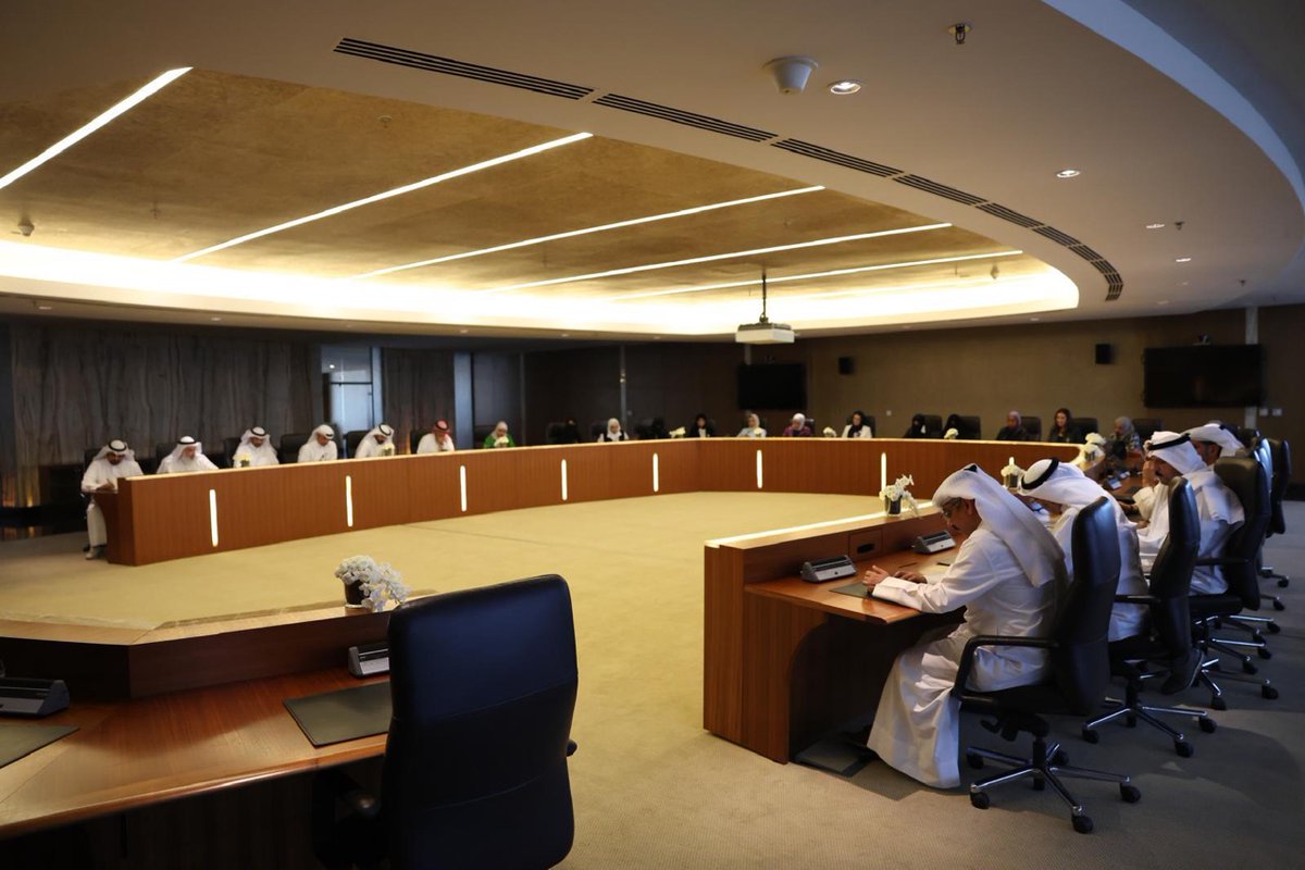MOEKUWAIT's tweet photo. وكيل الشؤون التعليمية م.حمد الحمد يعقد اجتماعًا لمتابعة سير العمل في المدارس

الحمد: تكثيف المتابعة الميدانية وتلبية احتياجات المدارس وتعزيز العمل الجماعي

تكثيف الزيارات الميدانية لرصد التحديات ومعالجة العقبات في المدارس

تعزيز سياسة الباب المفتوح وسرعة التعامل مع ملاحظات الإدارات والمراجعين

متابعة الالتزام باللائحة التنظيمية الشاملة وتوحيد تطبيق ضوابط العمل المدرسي

التأكيد على الالتزام بالتعاميم ومدونة السلوك الوظيفي داخل المدارس

منع جمع أو تحصيل المبالغ المالية من الطلبة وأولياء الأمور والهيئة التعليمية

تفعيل فرق التدخل السريع وخطط الإخلاء ورفع جاهزية المدارس للطوارئ

استمرار المتابعة الميدانية ورفع التقارير لضمان استقرار العملية التعليمية

https://t.co/Kn1HlRsAGr

#وزارة_التربية