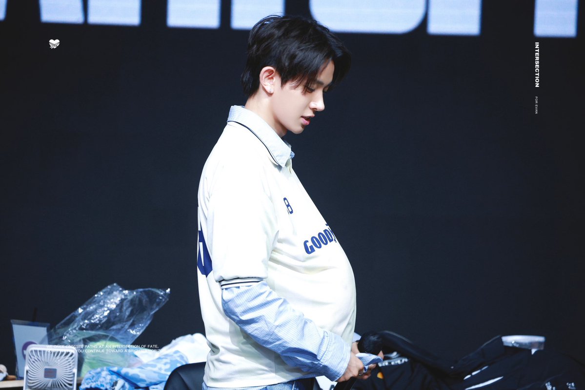 hsngpilled's tweet photo. THIS IMAGE?2?:!: HEESEUNG HELP https://t.co/D7UHNpkMLd
