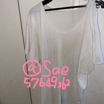 Sae57649362's tweet photo. 使い古しTシャツいかがでしょうか~？❤︎
黄ばみがお恥ずかしい💦🫣
本日もお取引おまちしてますっ⭐️
#売り子  #足物売ります #パンプス売ります #運動靴売ります #下着売り子 #靴下売ります  #靴売ります https://t.co/kCVU2VTdGY