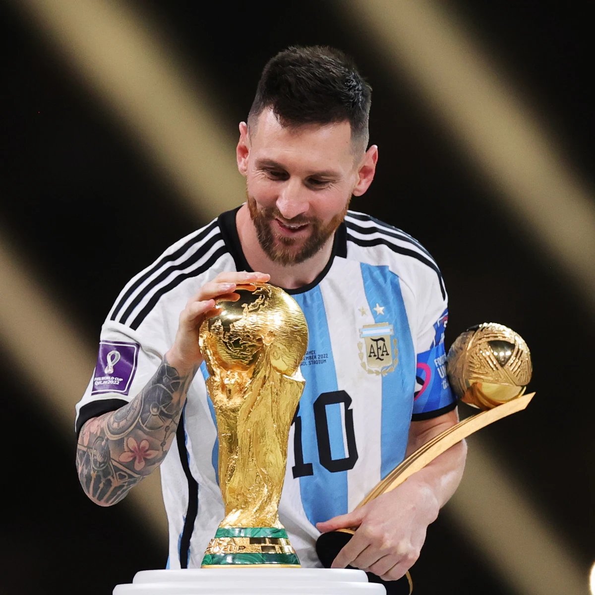 Leowyrr's tweet photo. @EmilianoBr10230 @user832721 @Cr7stianismo_ Tampoco vale. Esta si ,es el sueño de todo jugador de fútbol https://t.co/rphjfDGvji