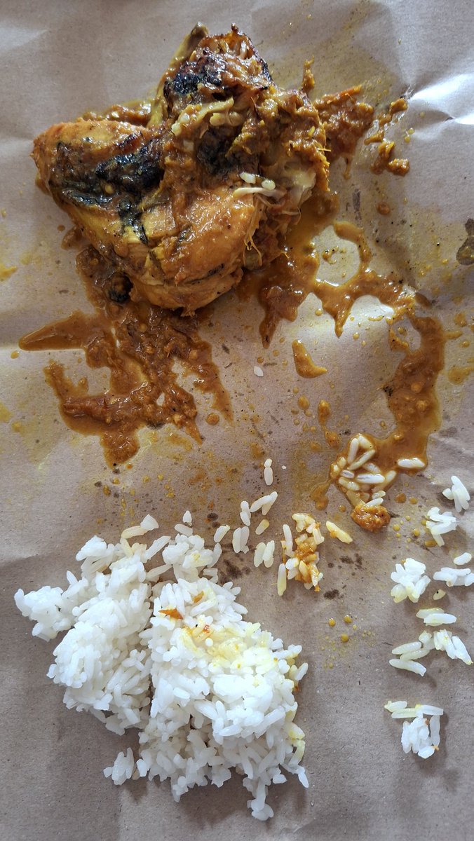 maaamaaa1410's tweet photo. Diet guys, nasinya dikit dan berusaha nelan dada ayam yang kalau ditelan seperti nelan batu https://t.co/yUh8FnEdc3