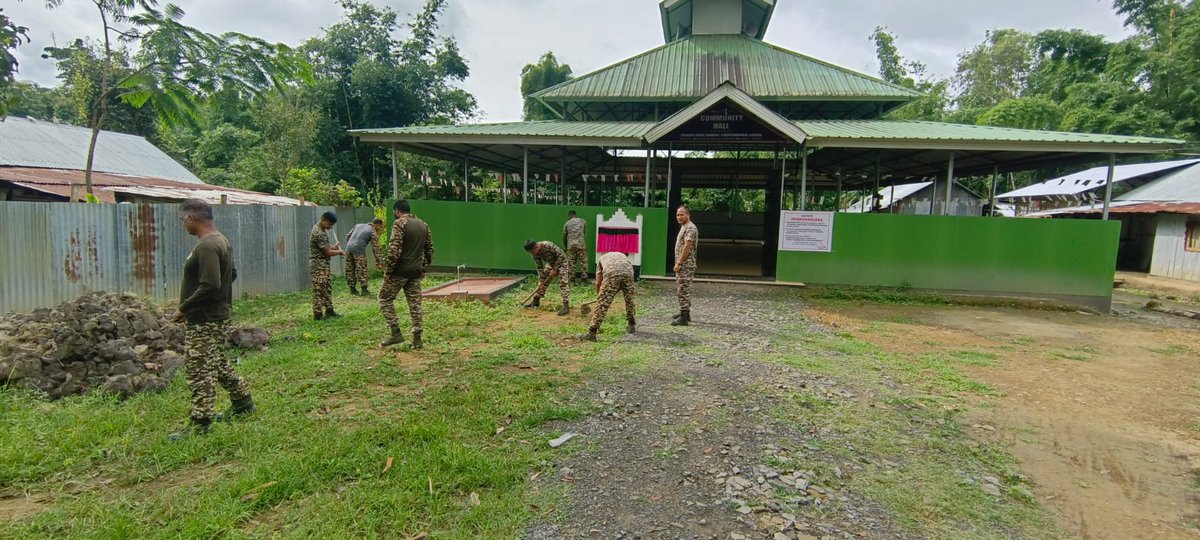 71BNCRPF's tweet photo. Swachhata Hi Seva Campaign 2026
A/71 conducted the “Swachhata Hi Seva Campaign 2026” under the theme “Ek Din, Ek Ghanta, Ek Saath” at Mandir complex Tronglobi.
#SHS2026
#SwachhataHiSeva2026
#MNSector
#Digrangeccpur
#SwachhBharatGov
#SwachhBharat
#MoHUA_India
#MoJSDDWS https://t.co/UcMUWcxFPu