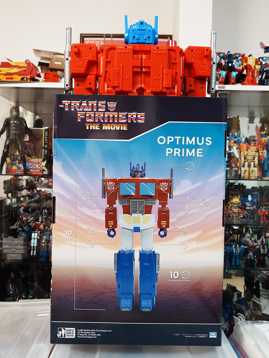 Alfes2010's tweet photo. トランスフォーマー ビッグアクションフィギュア 約80cm

日本ではコストコのみのアイテム。
海外ではターゲット限定で 30インチ 約80cm の 大型フィギュア。
取付け具は足のみカット。手首は余裕を持って外せるので片付ける時に楽です。

#TFTOYの面白さを伝え隊
#トランスフォーマー https://t.co/djCkmTp0o8