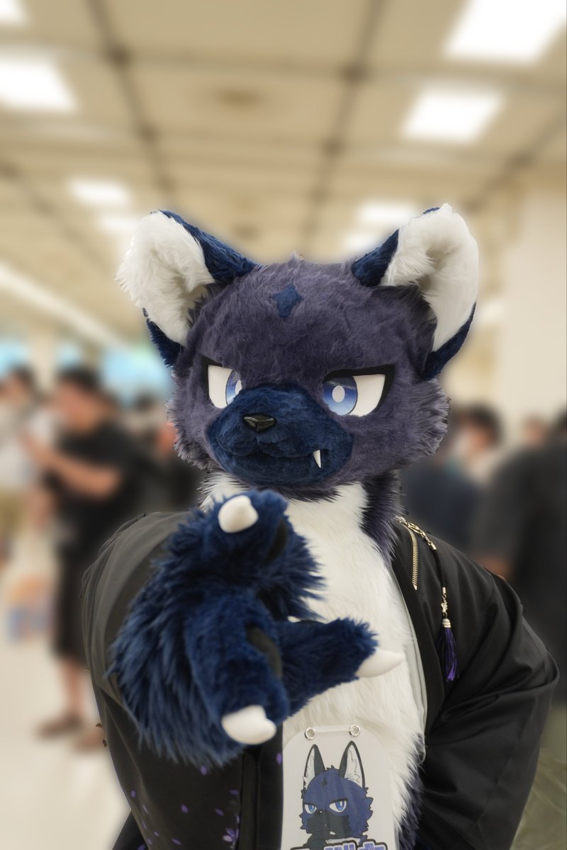 ErWilde_ZT's tweet photo. シヅキ @shizuki_0250 さん！
額の模様と目とキバがかわいい、、けもケではカッコいい衣装着てたけど、着てない時もカッコいい、、！（名札切れちゃって🙇） https://t.co/0zh9arcadn