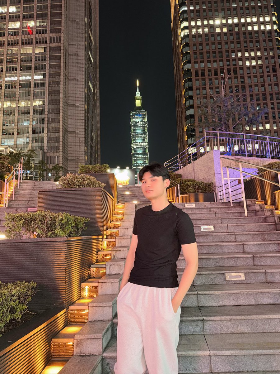 phuyaaa's tweet photo. 再去一次台北101 https://t.co/KPUsFskQ1p