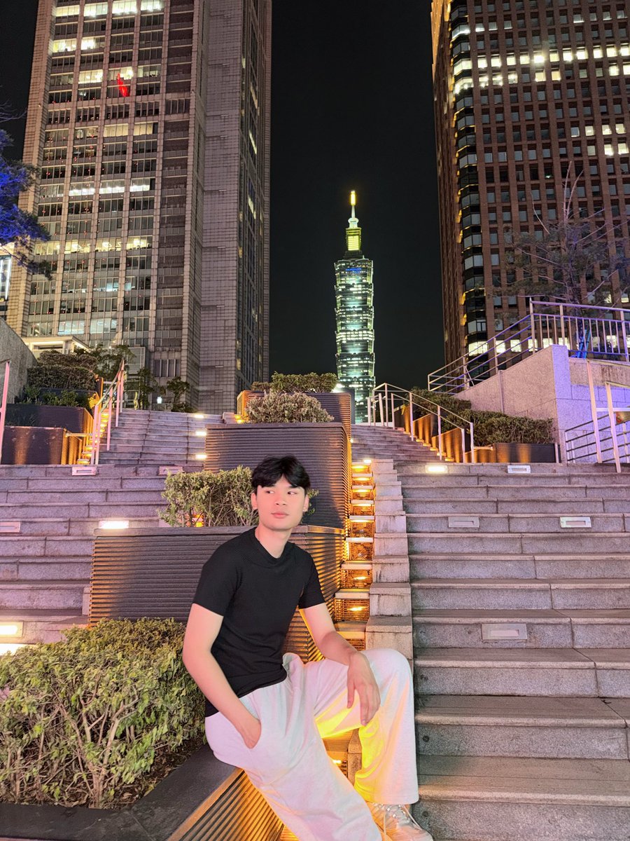 phuyaaa's tweet photo. 再去一次台北101 https://t.co/KPUsFskQ1p